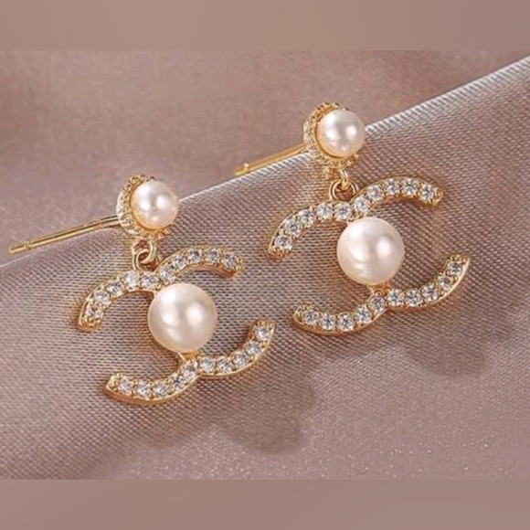 Chanel Style Earrings - Picture 5 of 9